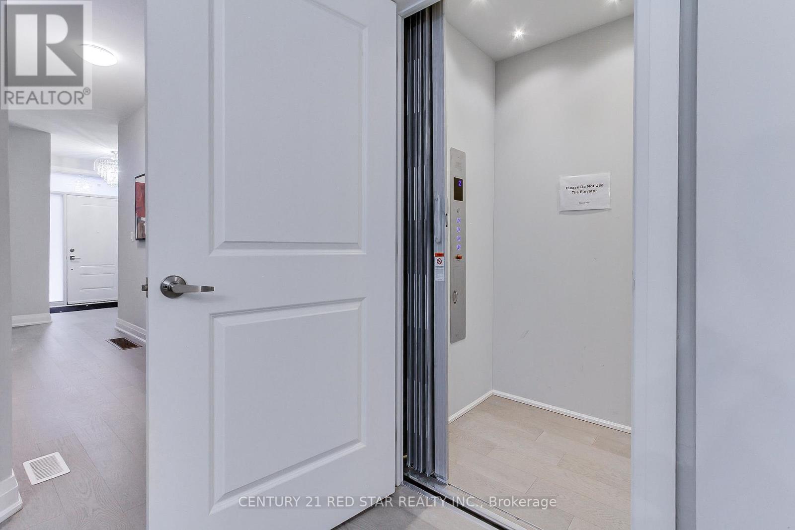 23 - 260 Eagle Street, Newmarket, ON - Indoor Photo Showing Other Room