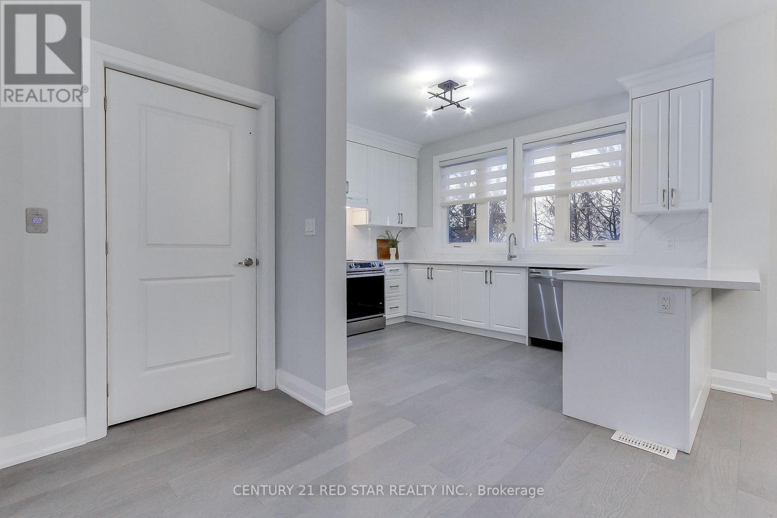 23 - 260 Eagle Street, Newmarket, ON - Indoor