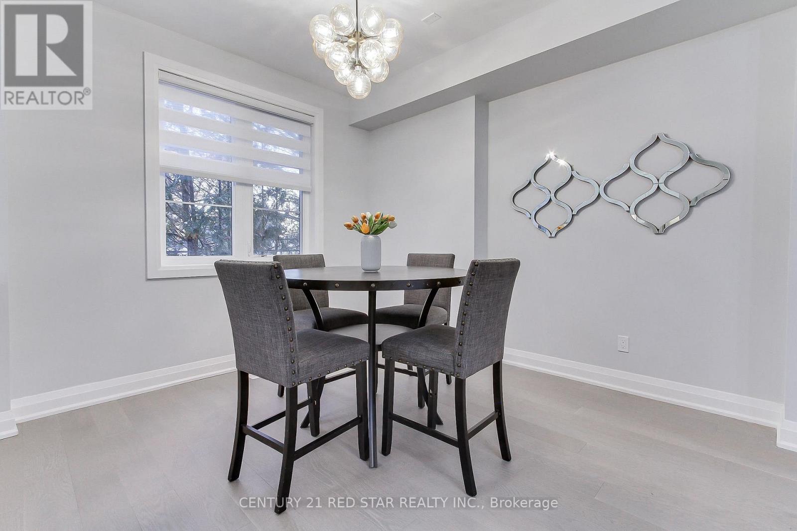 23 - 260 Eagle Street, Newmarket, ON - Indoor Photo Showing Dining Room