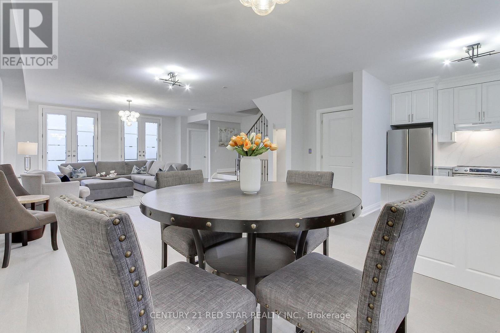 23 - 260 Eagle Street, Newmarket, ON - Indoor Photo Showing Dining Room