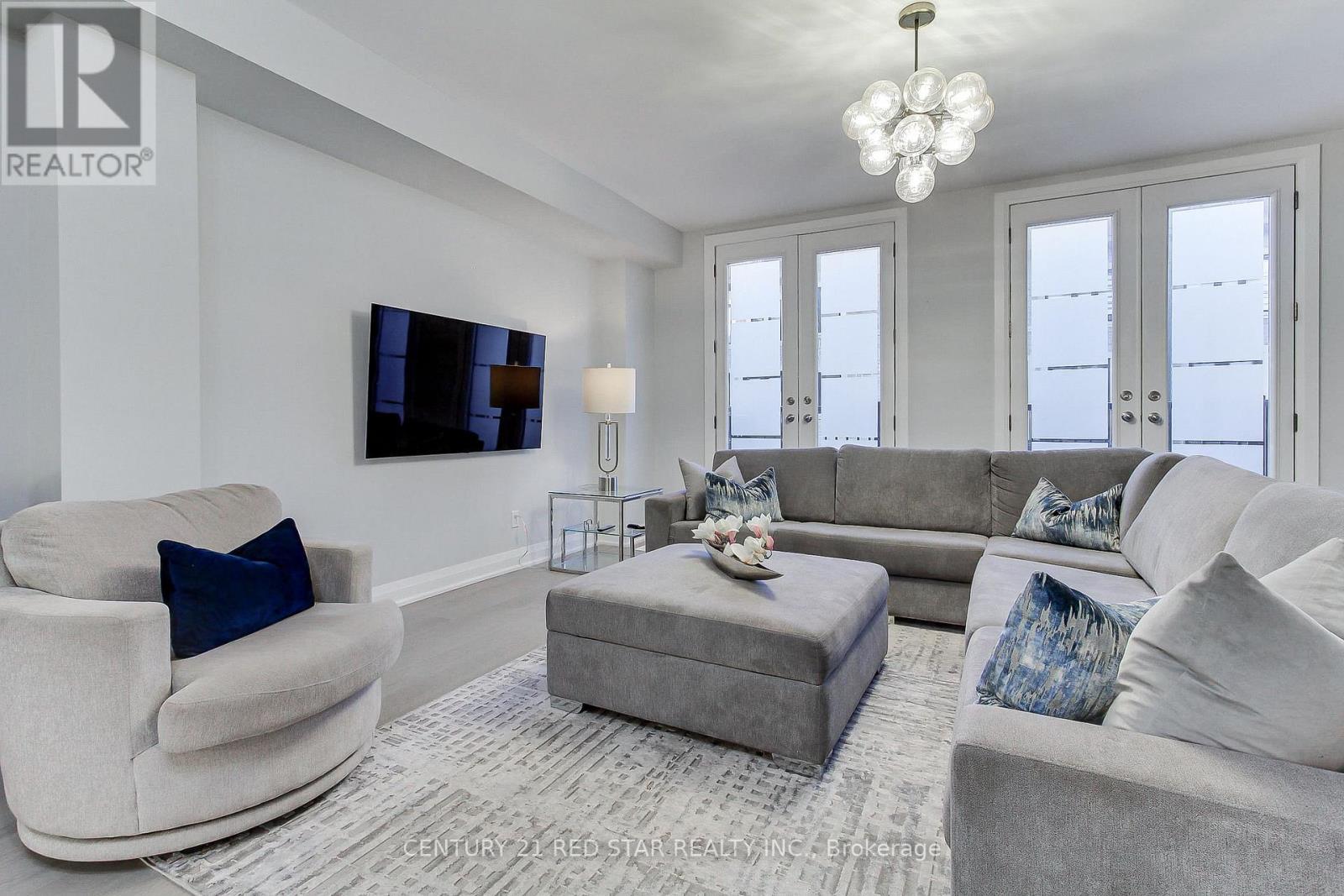23 - 260 Eagle Street, Newmarket, ON - Indoor Photo Showing Living Room