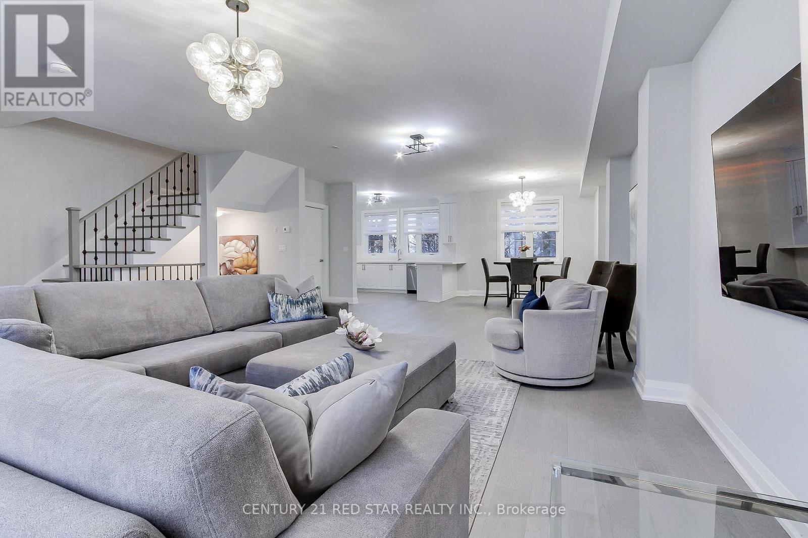 23 - 260 Eagle Street, Newmarket, ON - Indoor Photo Showing Living Room