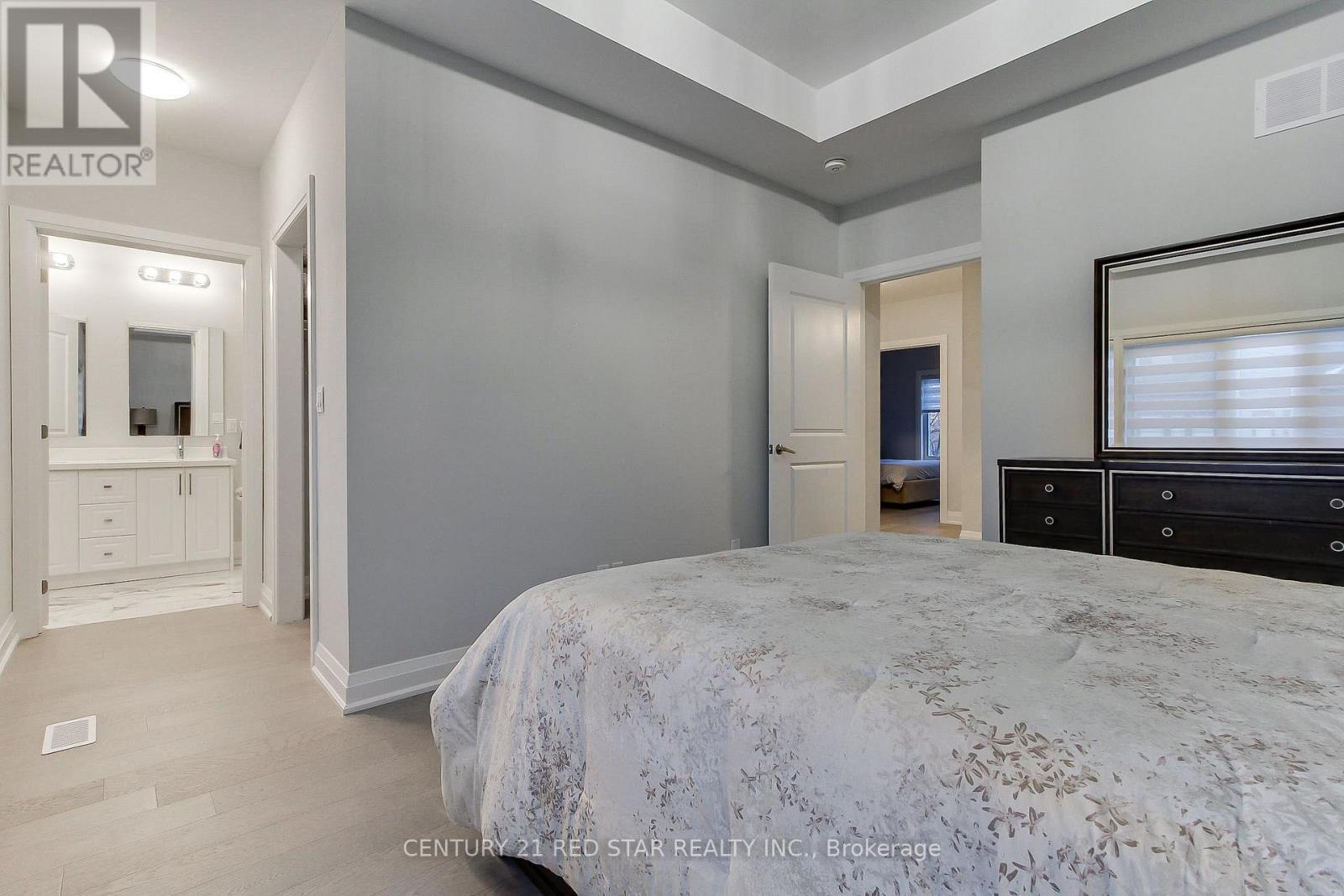 23 - 260 Eagle Street, Newmarket, ON - Indoor Photo Showing Bedroom