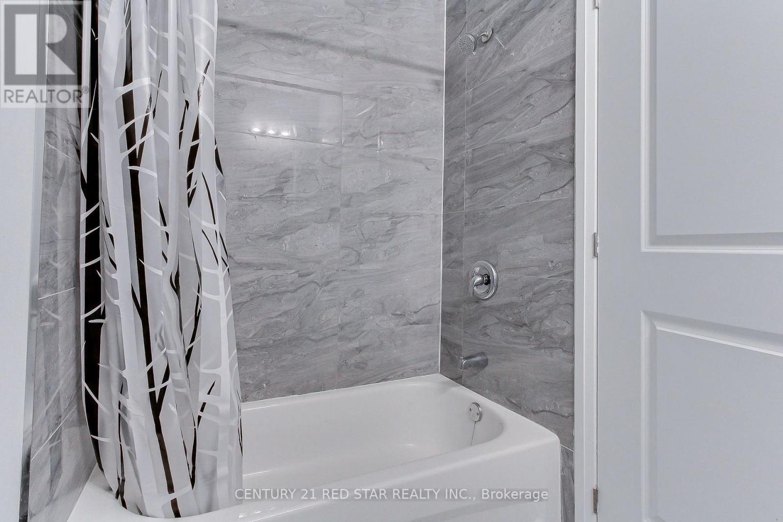 23 - 260 Eagle Street, Newmarket, ON - Indoor Photo Showing Bathroom