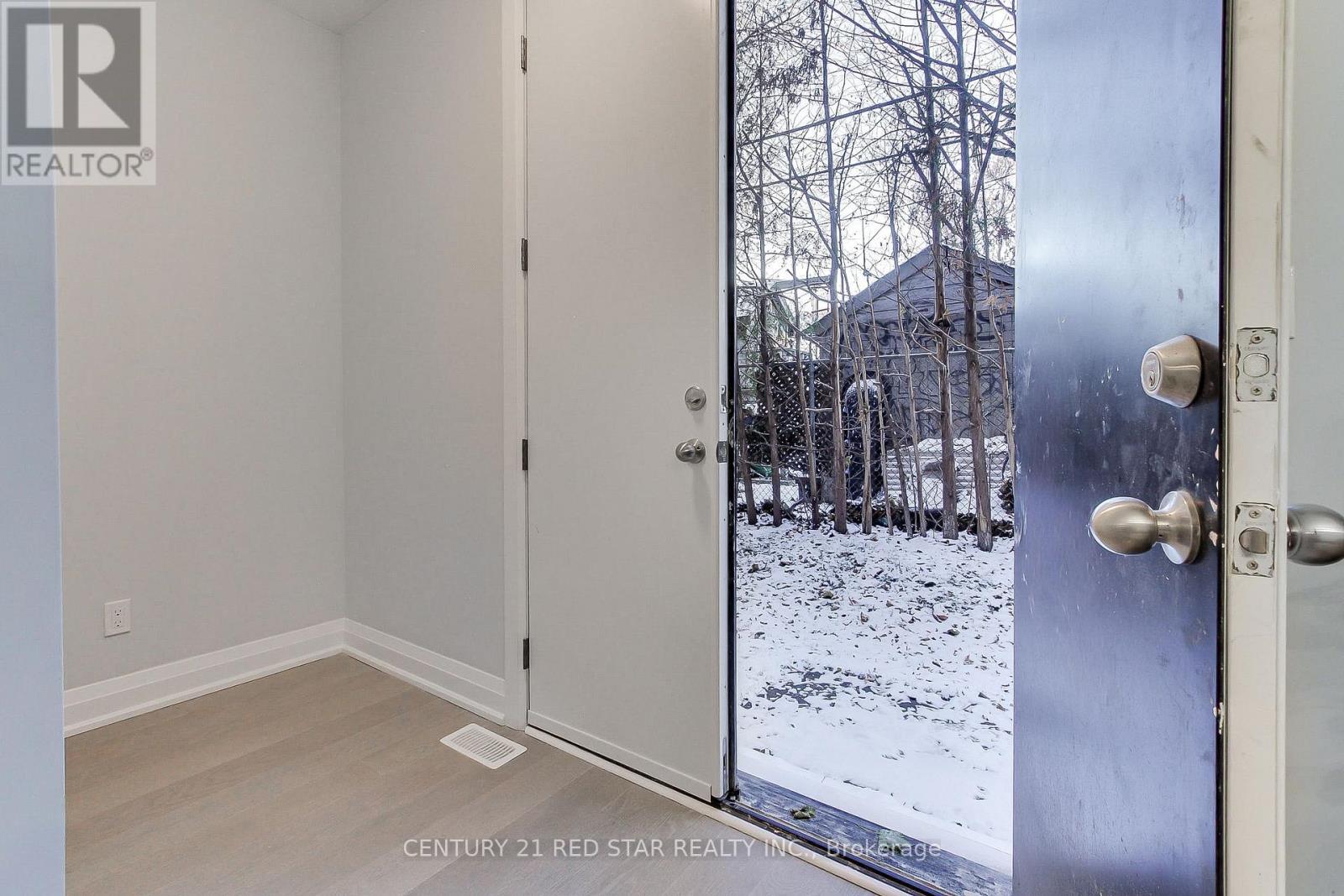 23 - 260 Eagle Street, Newmarket, ON - Indoor Photo Showing Other Room