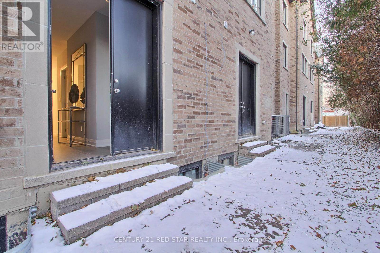 23 - 260 Eagle Street, Newmarket, ON - Outdoor