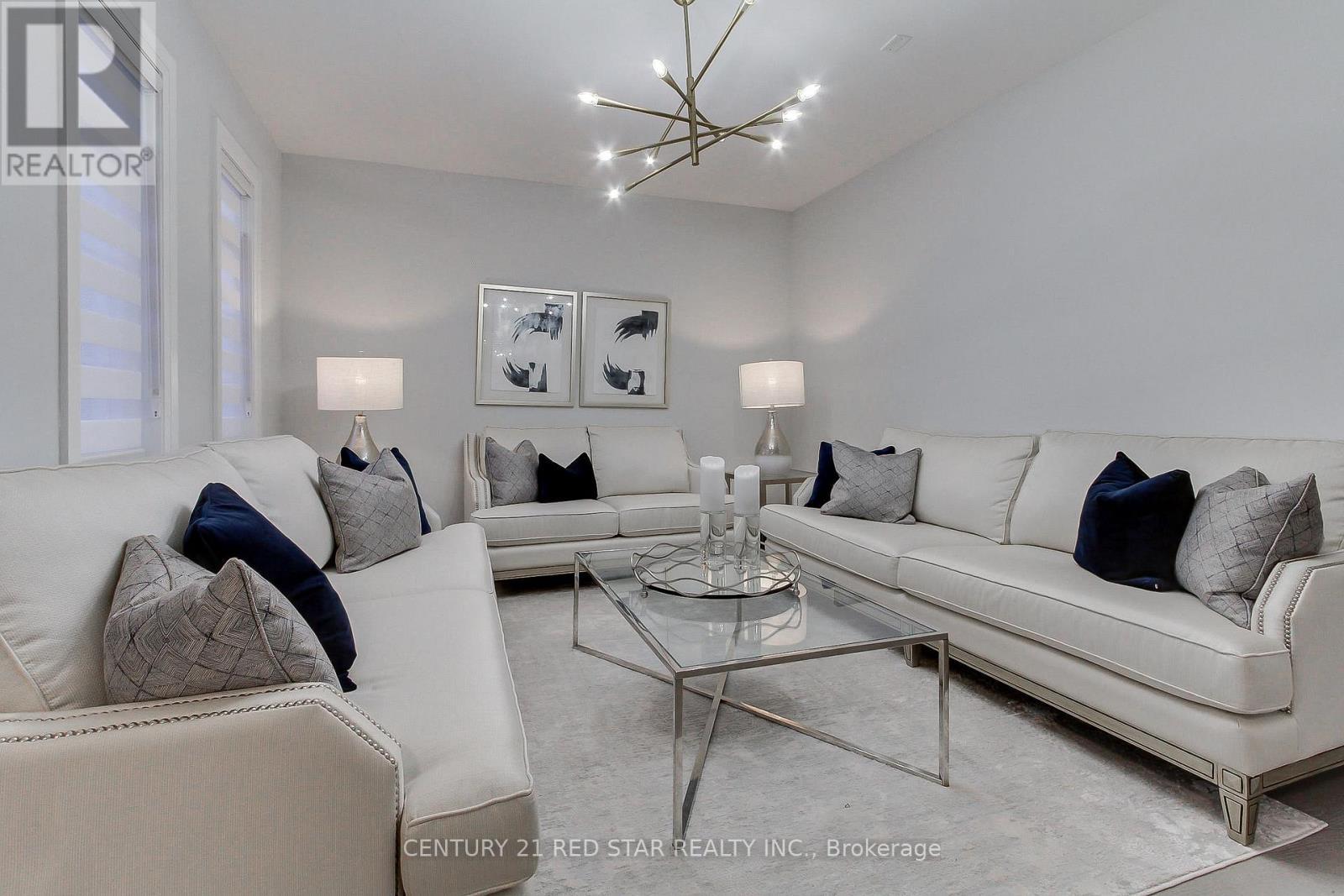 23 - 260 Eagle Street, Newmarket, ON - Indoor Photo Showing Living Room