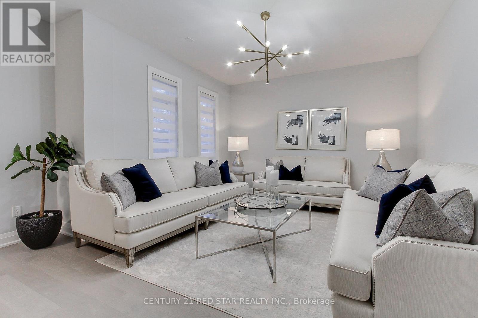 23 - 260 Eagle Street, Newmarket, ON - Indoor Photo Showing Living Room