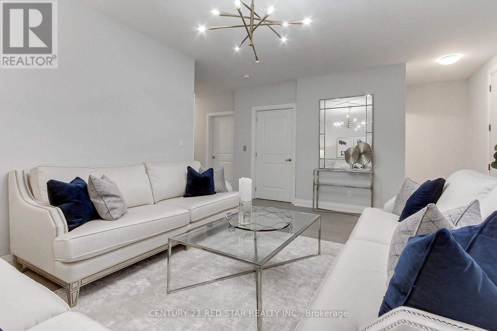 23 - 260 Eagle Street, Newmarket, ON - Indoor Photo Showing Living Room