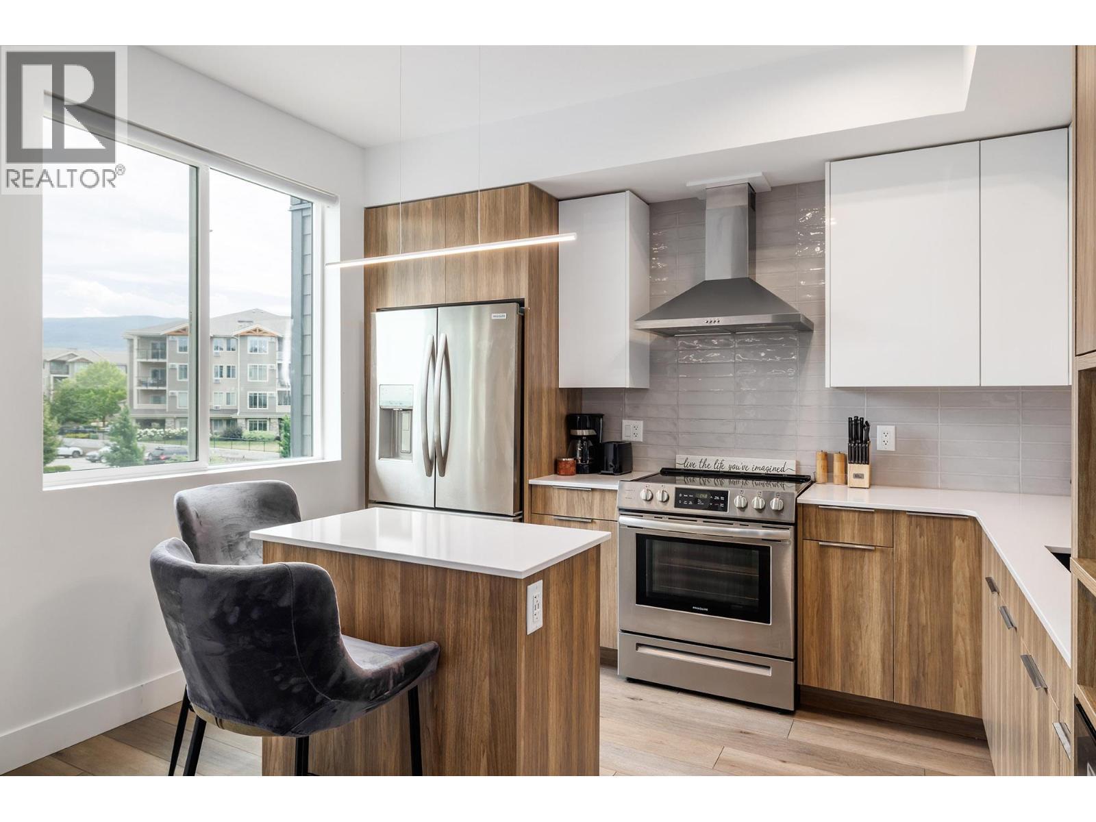 3642 Mission Springs Drive Unit# 303, Kelowna, BC - Indoor Photo Showing Kitchen With Upgraded Kitchen