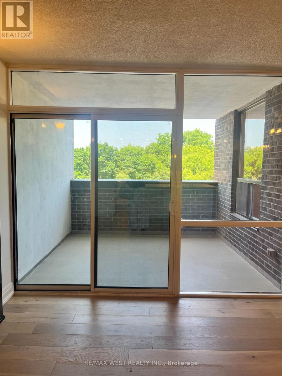 304 - 1535 Lakeshore Road E, Mississauga, ON - Indoor Photo Showing Other Room