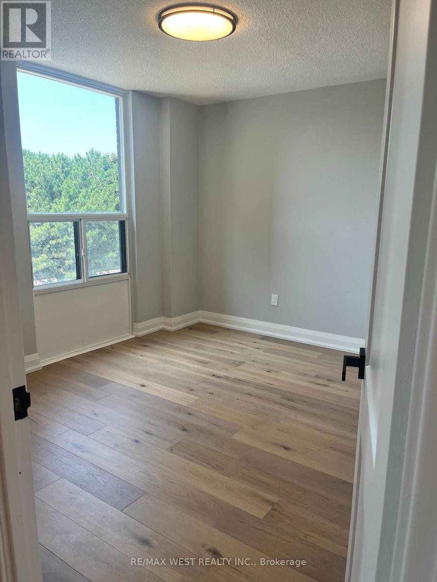 304 - 1535 Lakeshore Road E, Mississauga, ON - Indoor Photo Showing Other Room