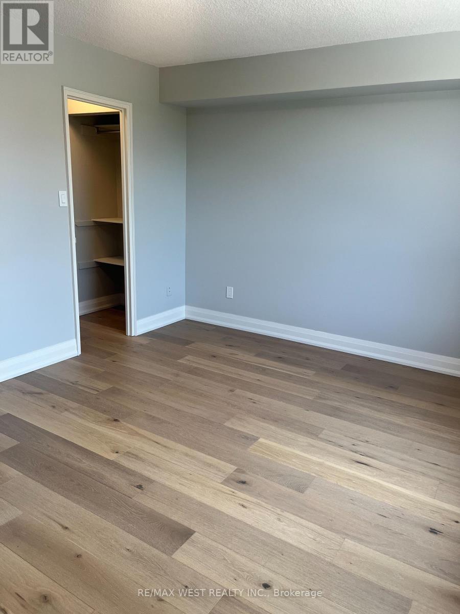 304 - 1535 Lakeshore Road E, Mississauga, ON - Indoor Photo Showing Other Room