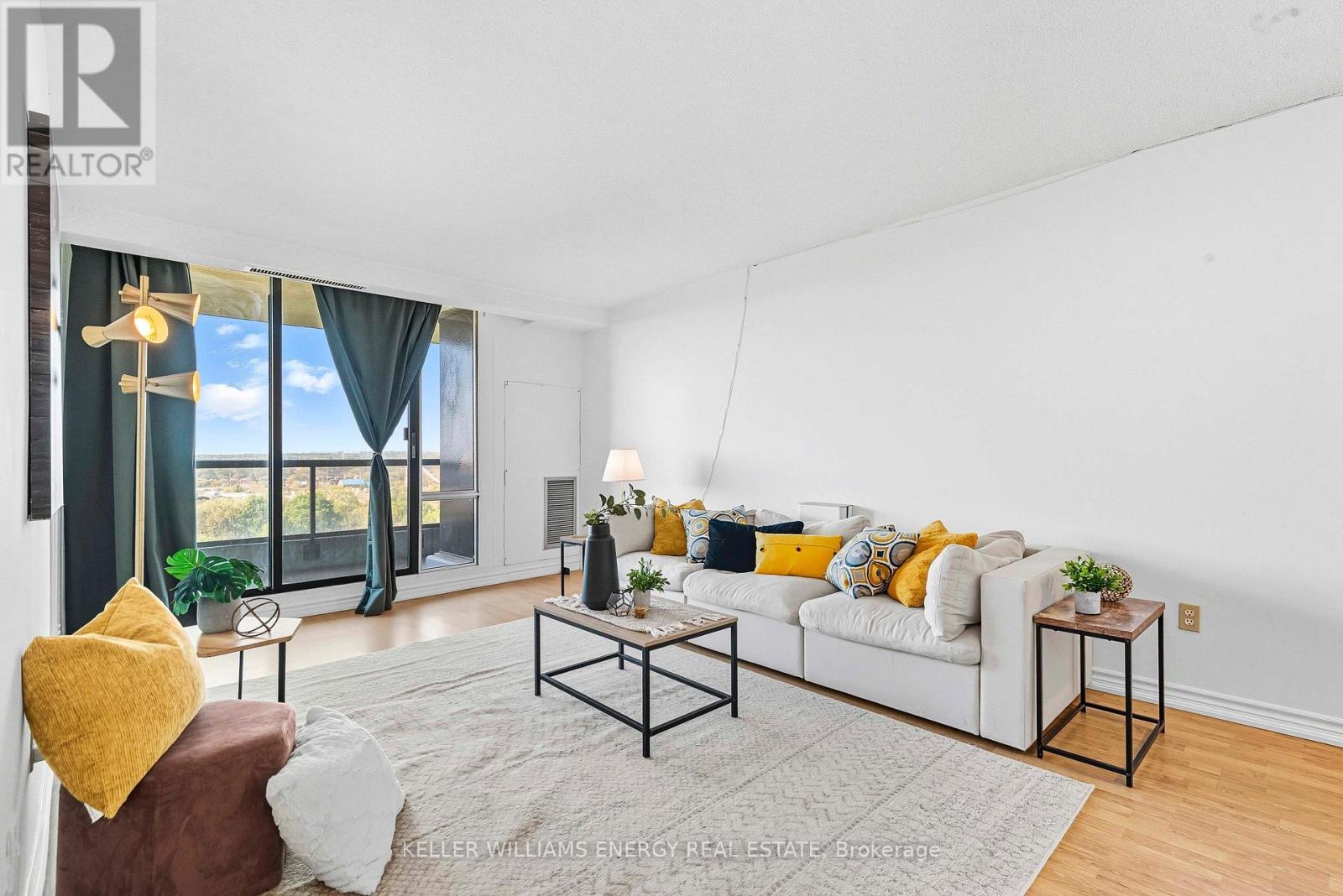 1110 - 92 Church Street S, Ajax (Central West), ON - Indoor Photo Showing Living Room