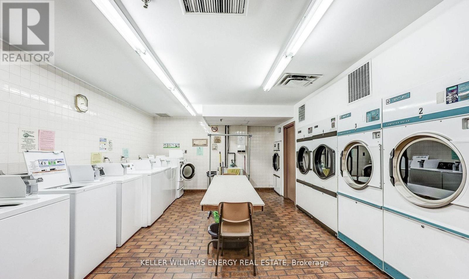 1110 - 92 Church Street S, Ajax (Central West), ON - Indoor Photo Showing Laundry Room