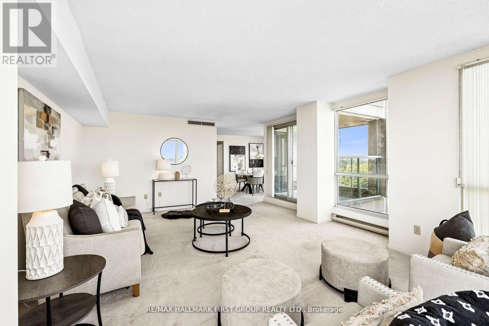 701 - 25 Cumberland Lane, Ajax, ON - Indoor Photo Showing Living Room