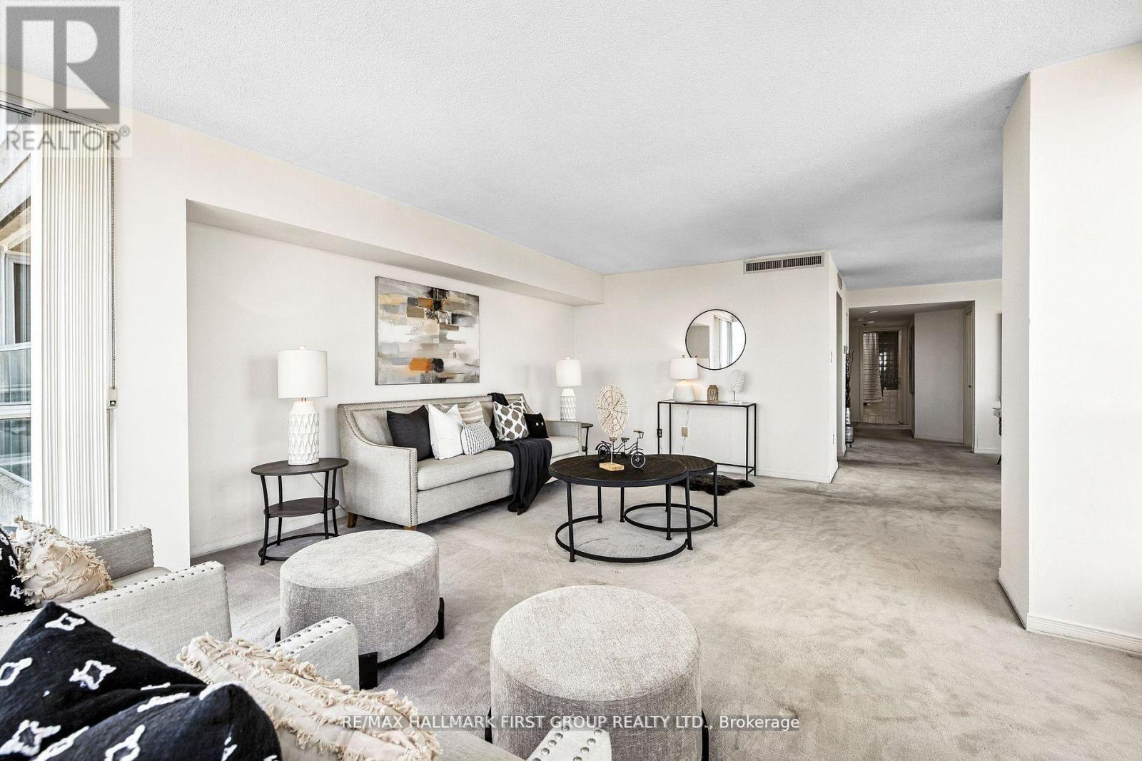 701 - 25 Cumberland Lane, Ajax, ON - Indoor Photo Showing Living Room