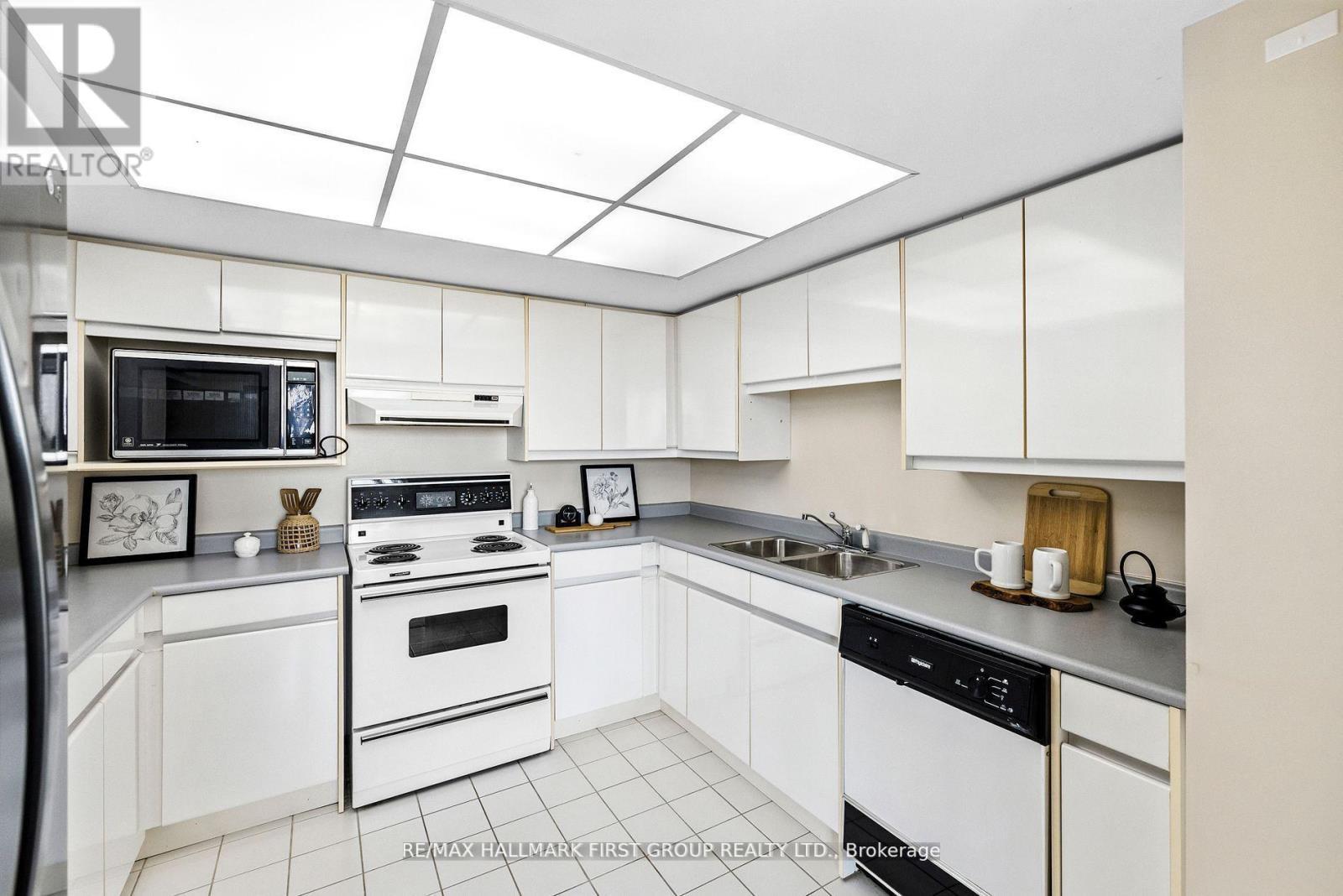 701 - 25 Cumberland Lane, Ajax, ON - Indoor Photo Showing Kitchen With Double Sink