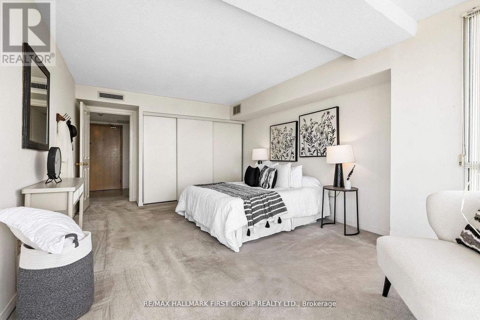 701 - 25 Cumberland Lane, Ajax, ON - Indoor Photo Showing Bedroom