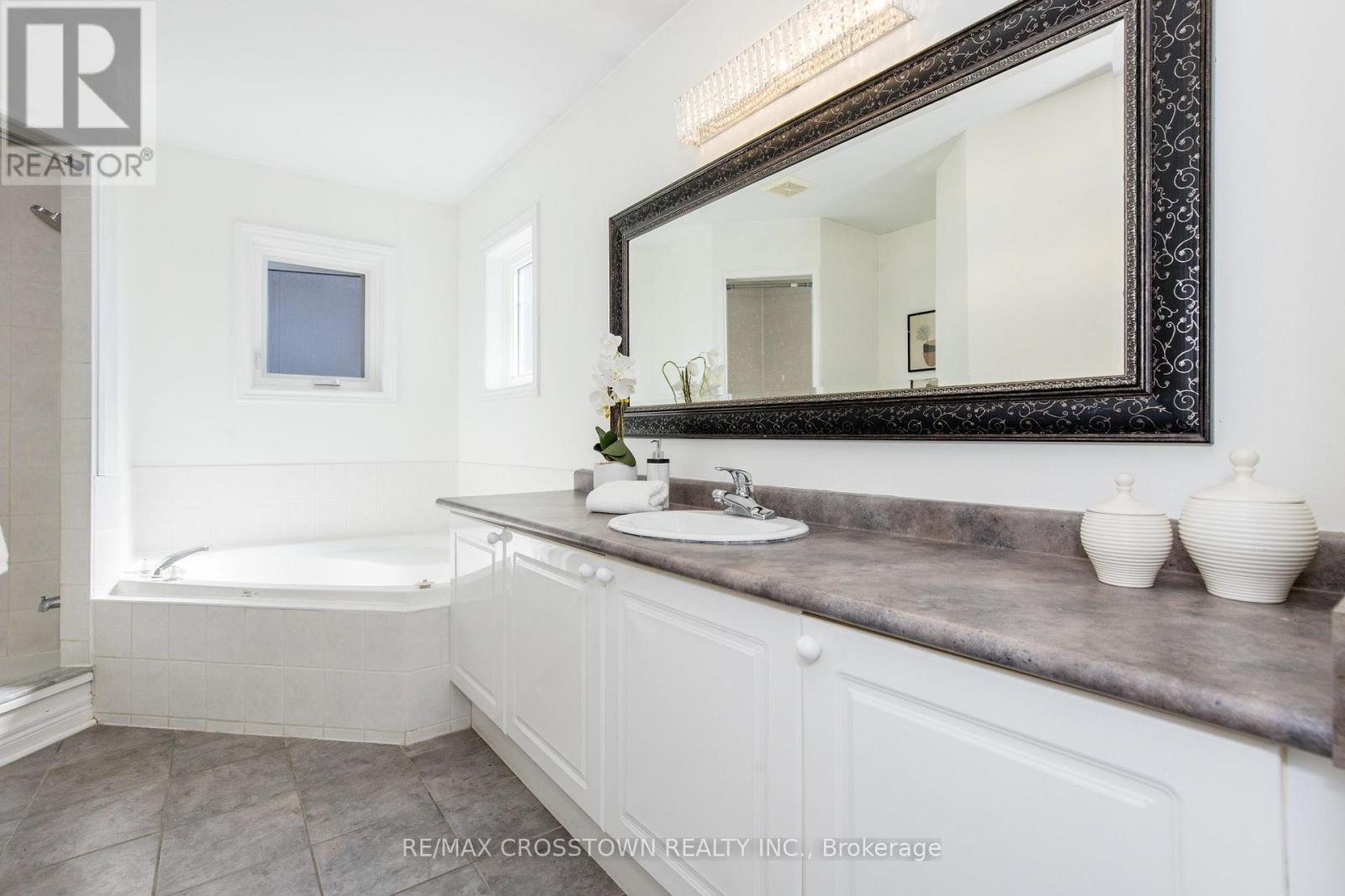 62 Windsor Crescent, Barrie, ON - Indoor Photo Showing Bathroom
