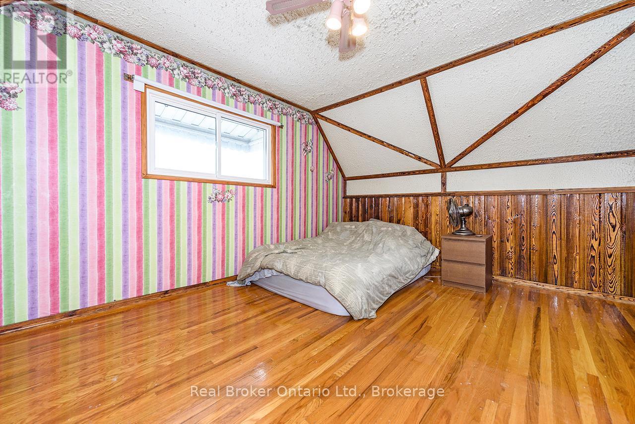 58 Eastvale Place, Hamilton (Mcquesten), ON - Indoor Photo Showing Bedroom