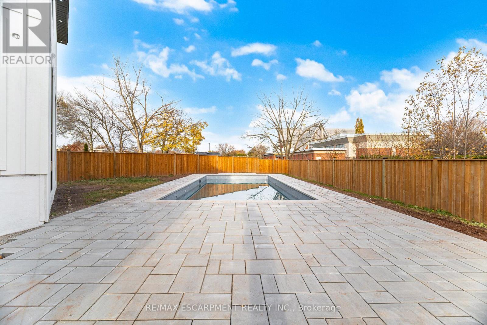 2488 Bridge Road, Oakville, ON - Outdoor