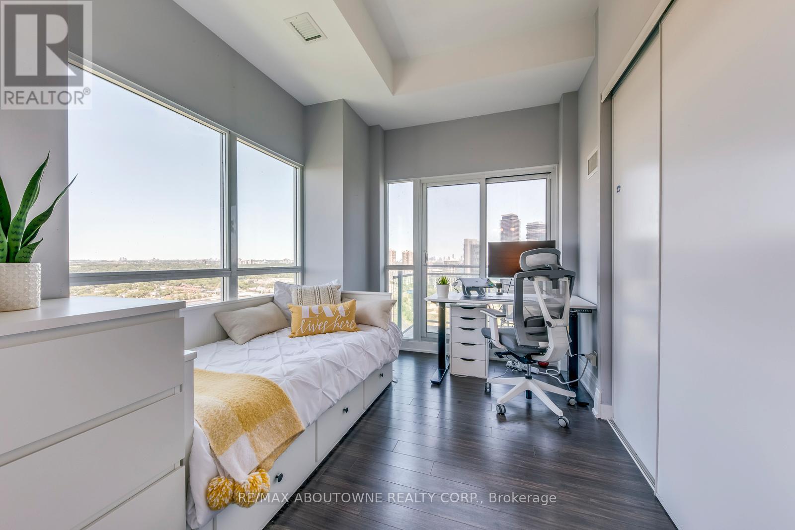2524 - 165 Legion Road N, Toronto, ON - Indoor Photo Showing Bedroom