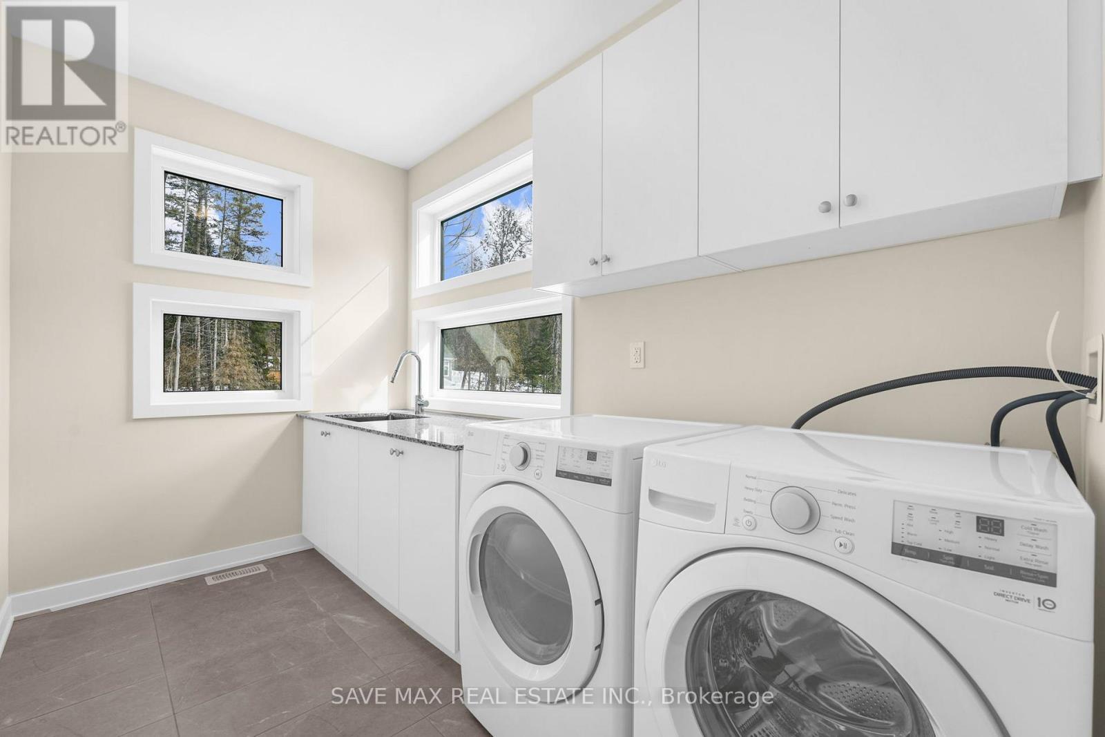 1007 Kingsridge Court, Lake Of Bays, ON - Indoor Photo Showing Laundry Room