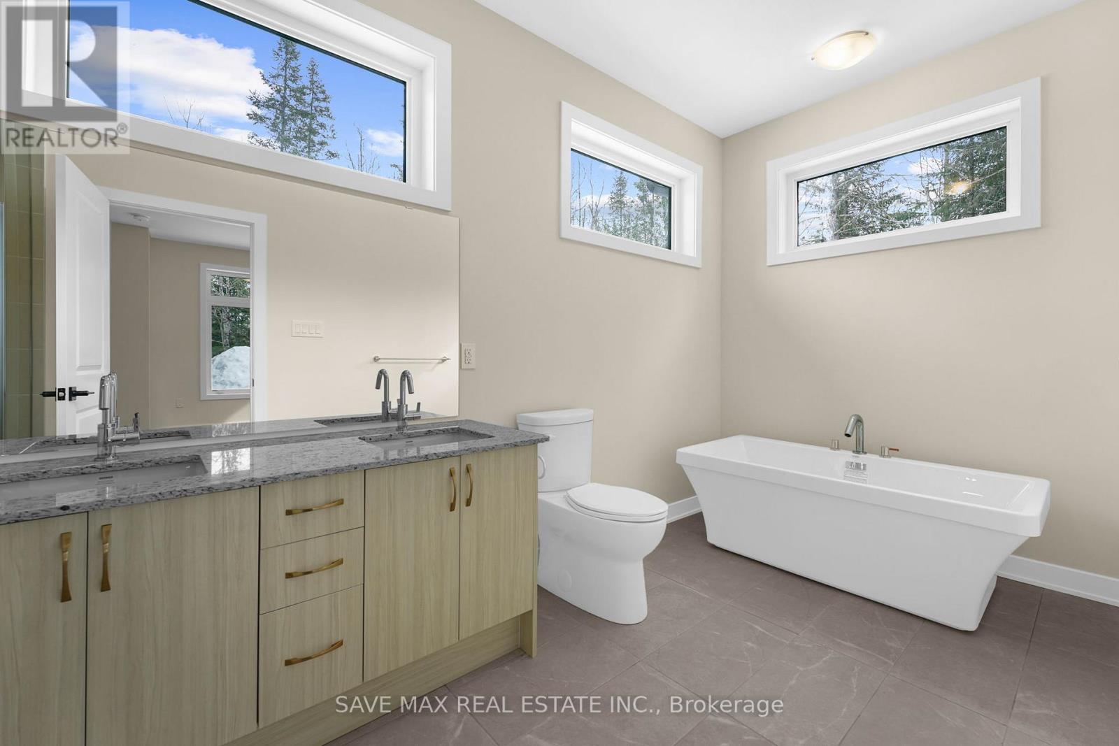1007 Kingsridge Court, Lake Of Bays, ON - Indoor Photo Showing Bathroom
