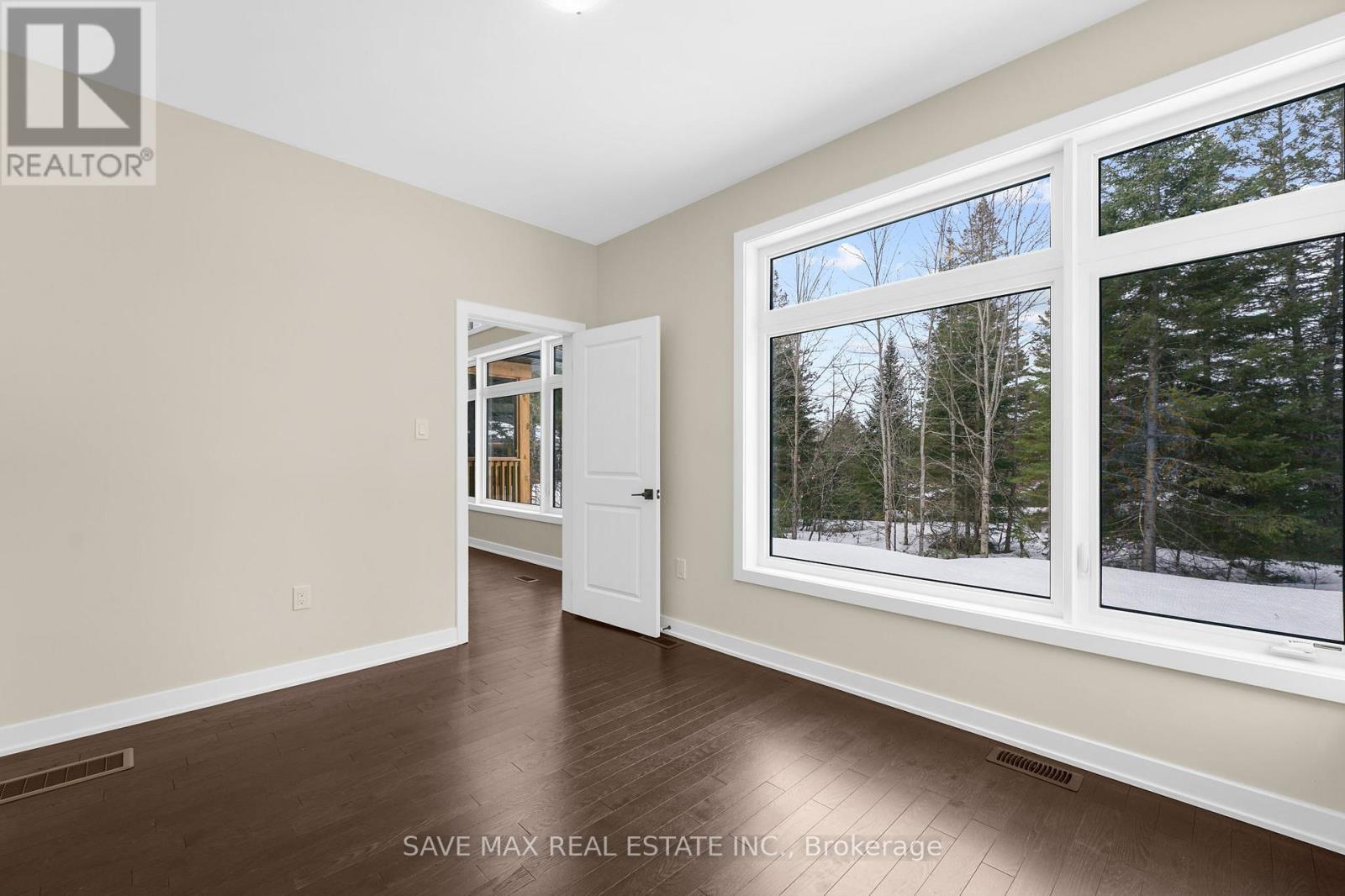 1007 Kingsridge Court, Lake Of Bays, ON - Indoor Photo Showing Other Room