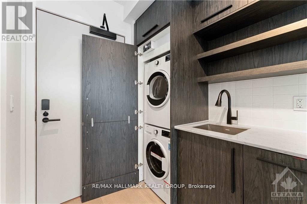 718 - 560 Rideau Street, Ottawa, ON - Indoor Photo Showing Laundry Room