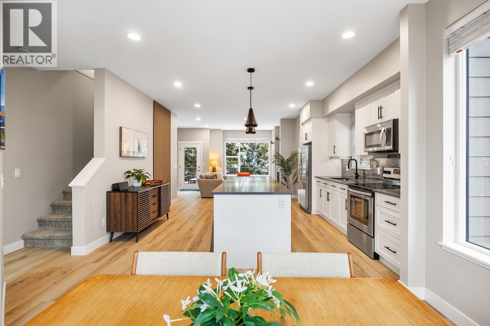 2490 Tuscany Drive Unit# 54, West Kelowna, BC - Indoor Photo Showing Kitchen With Upgraded Kitchen