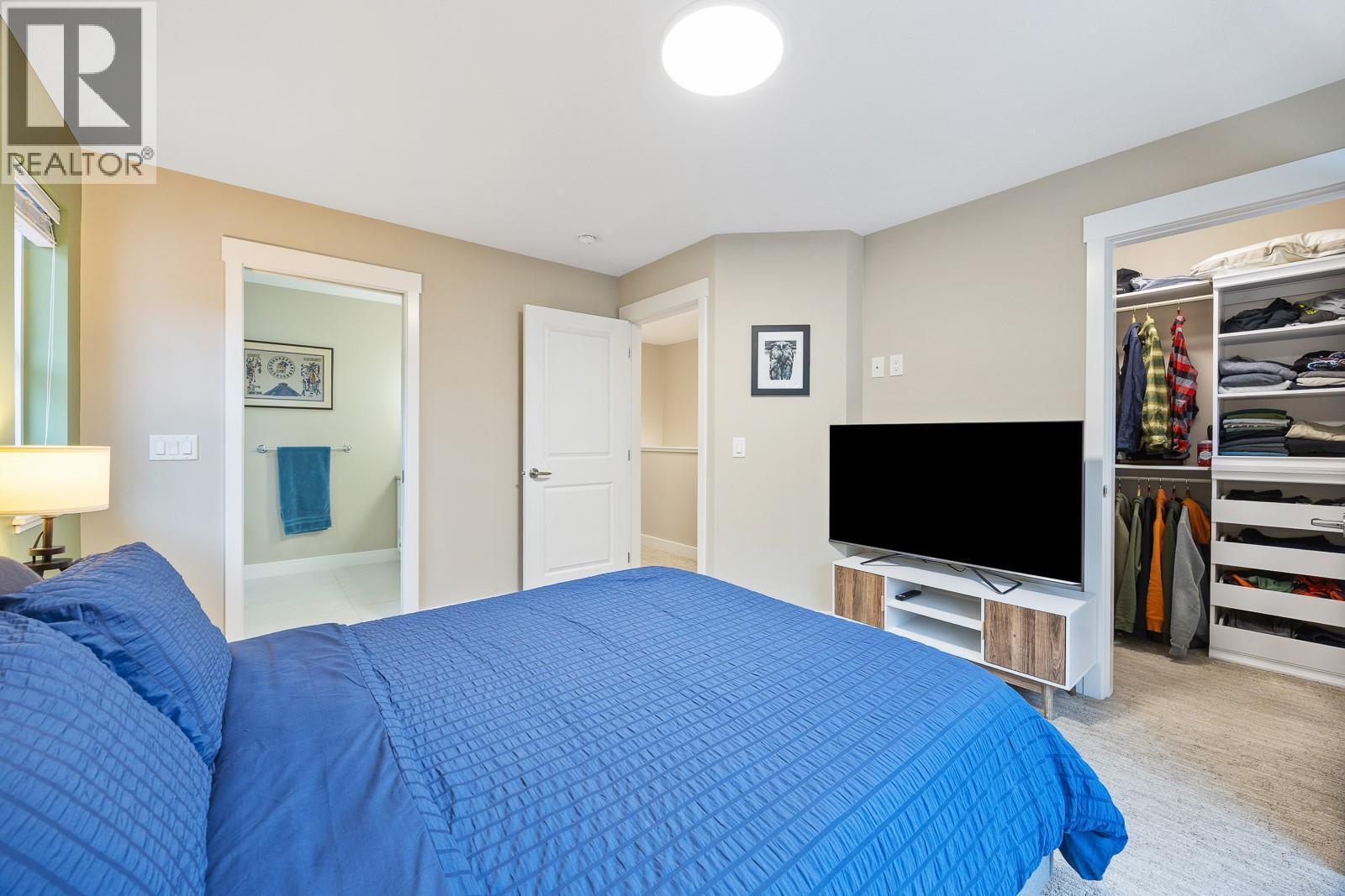 2490 Tuscany Drive Unit# 54, West Kelowna, BC - Indoor Photo Showing Bedroom