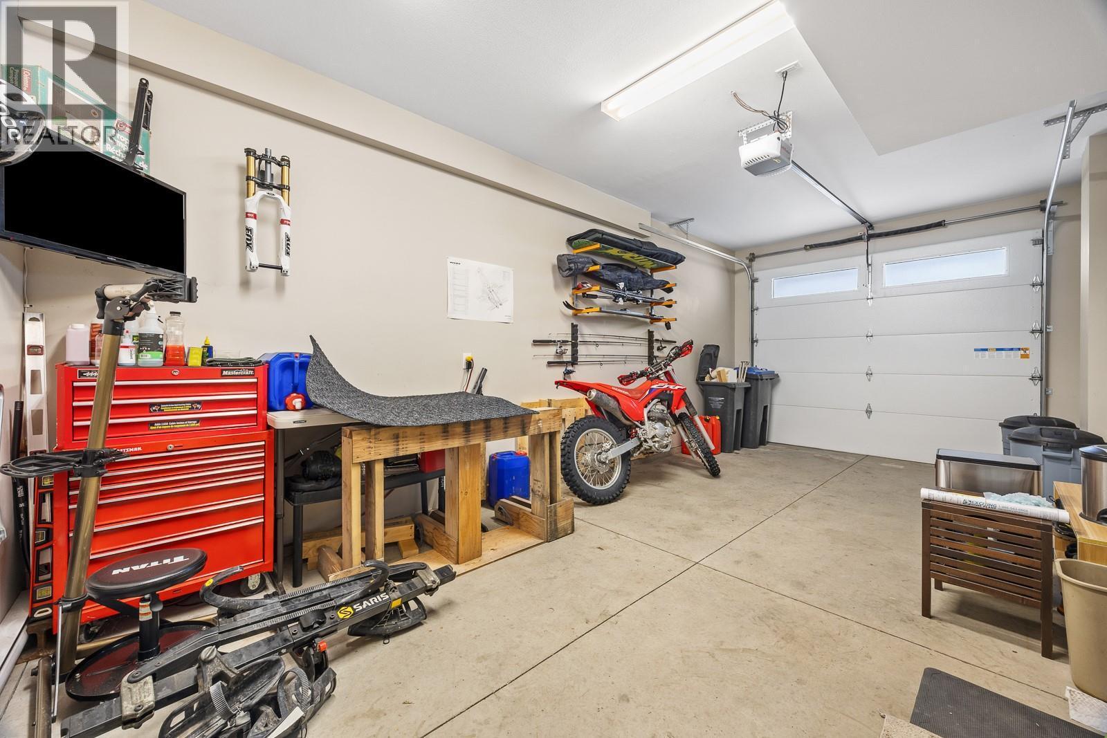 2490 Tuscany Drive Unit# 54, West Kelowna, BC - Indoor Photo Showing Garage