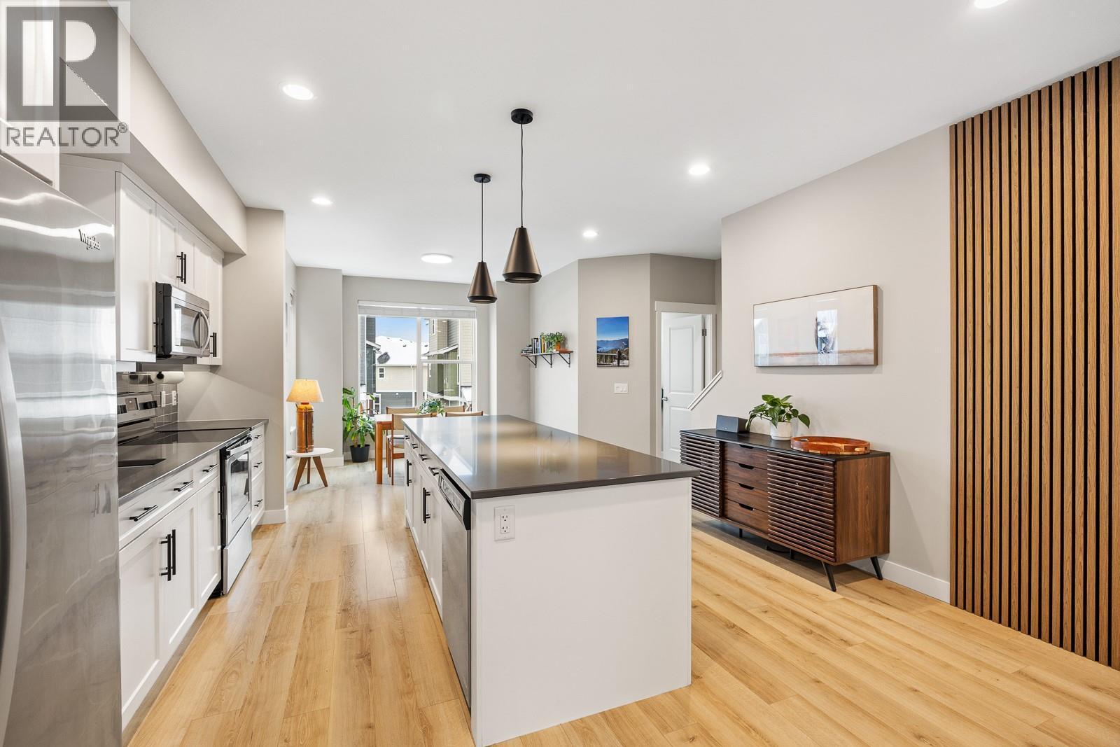 2490 Tuscany Drive Unit# 54, West Kelowna, BC - Indoor Photo Showing Kitchen With Upgraded Kitchen