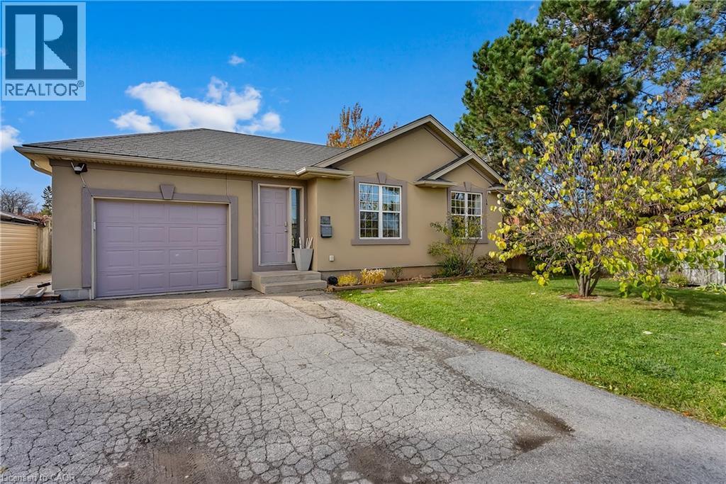 Welcome home to 7321 Dorchester Rd! - 7321 Dorchester Road, Niagara Falls, ON - Outdoor With Facade