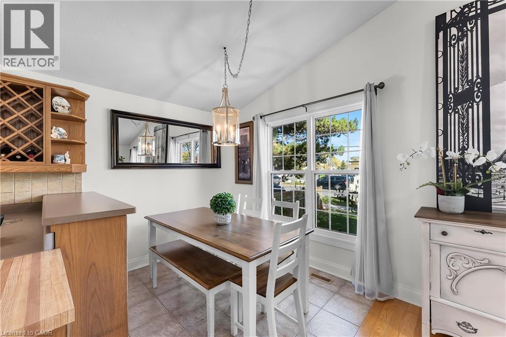 7321 Dorchester Road, Niagara Falls, ON - Indoor Photo Showing Dining Room
