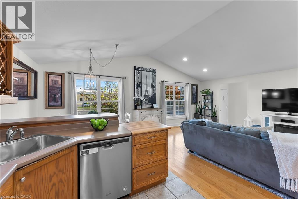 7321 Dorchester Road, Niagara Falls, ON - Indoor