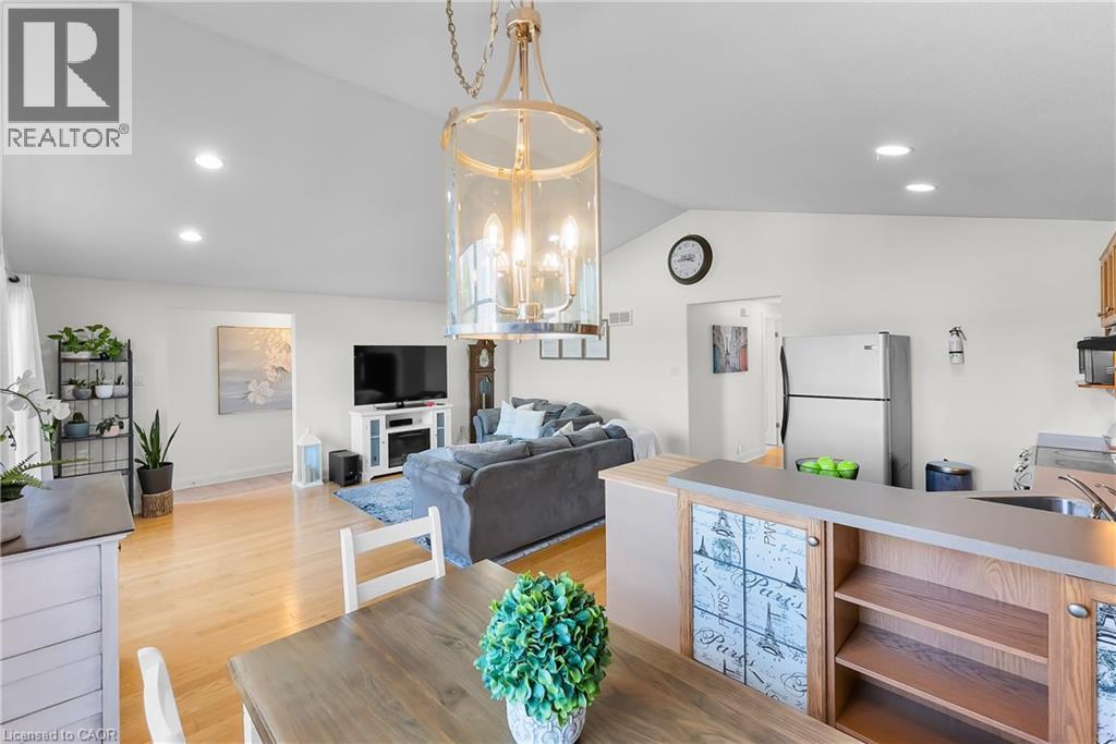 7321 Dorchester Road, Niagara Falls, ON - Indoor