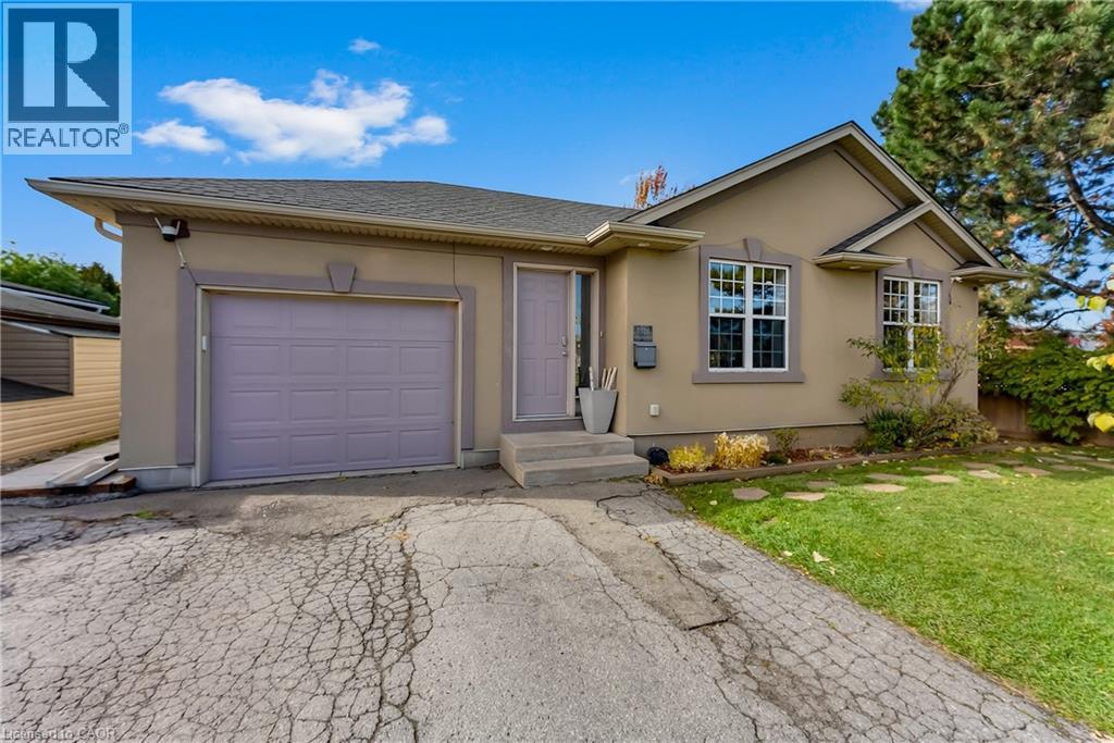 7321 Dorchester Road, Niagara Falls, ON - Outdoor