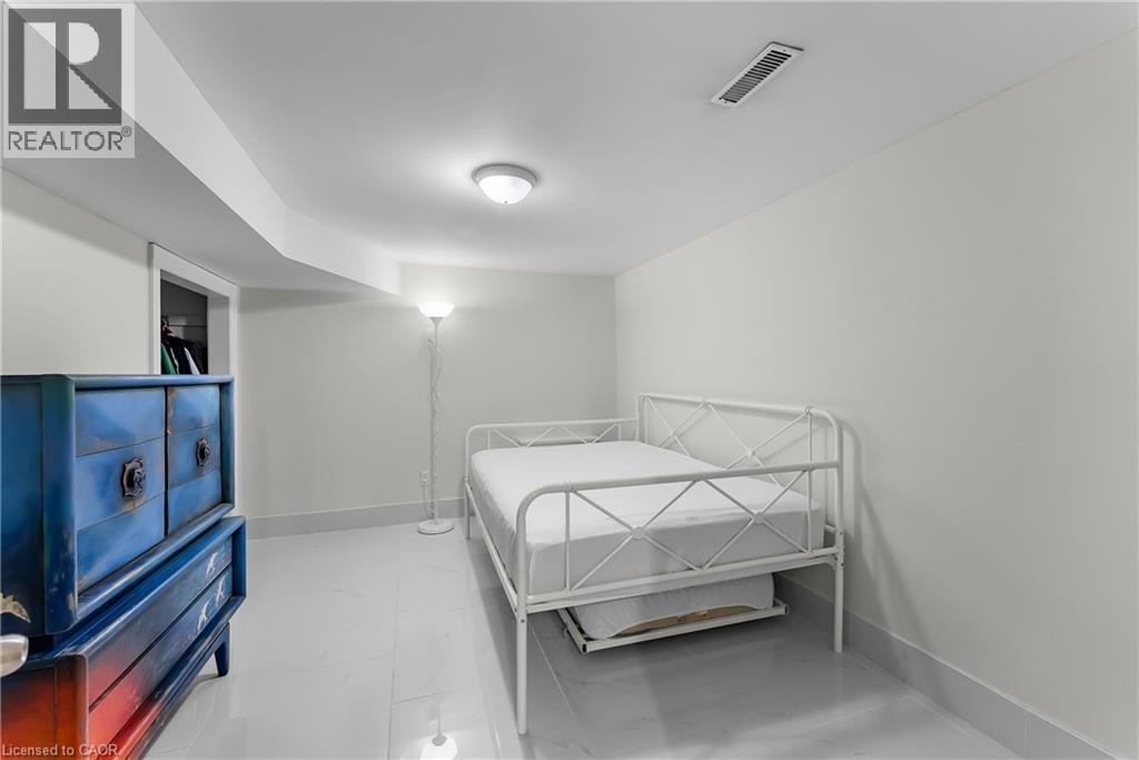 7321 Dorchester Road, Niagara Falls, ON - Indoor Photo Showing Bedroom