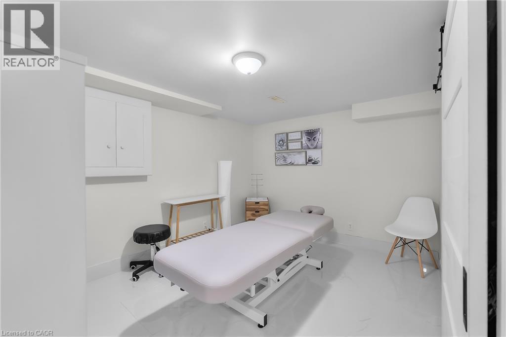 7321 Dorchester Road, Niagara Falls, ON - Indoor