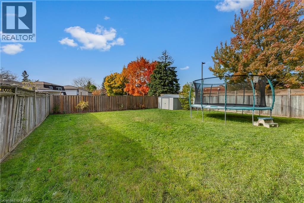 7321 Dorchester Road, Niagara Falls, ON - Outdoor With Backyard