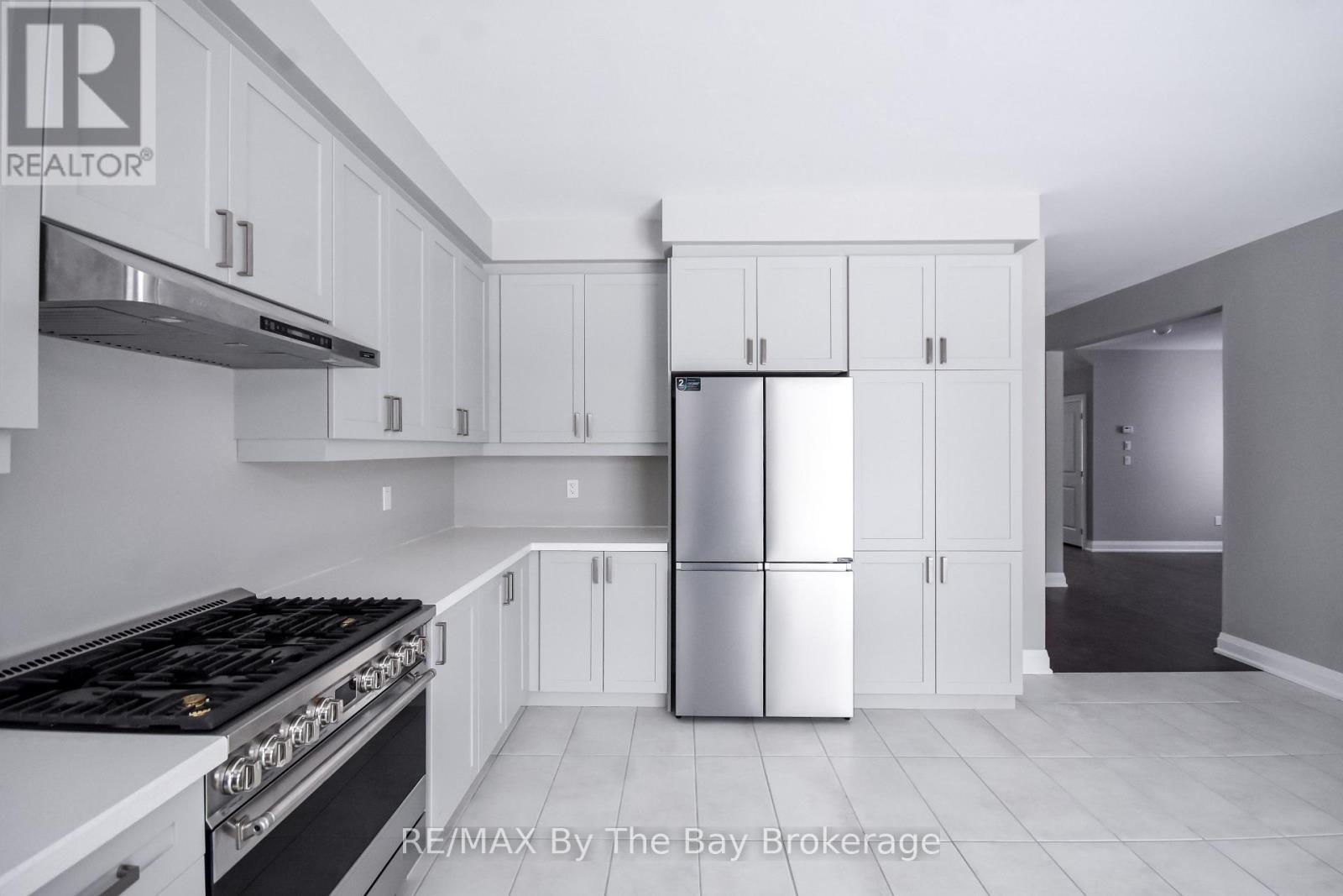 30 Misty Ridge Road, Wasaga Beach, ON - Indoor Photo Showing Kitchen