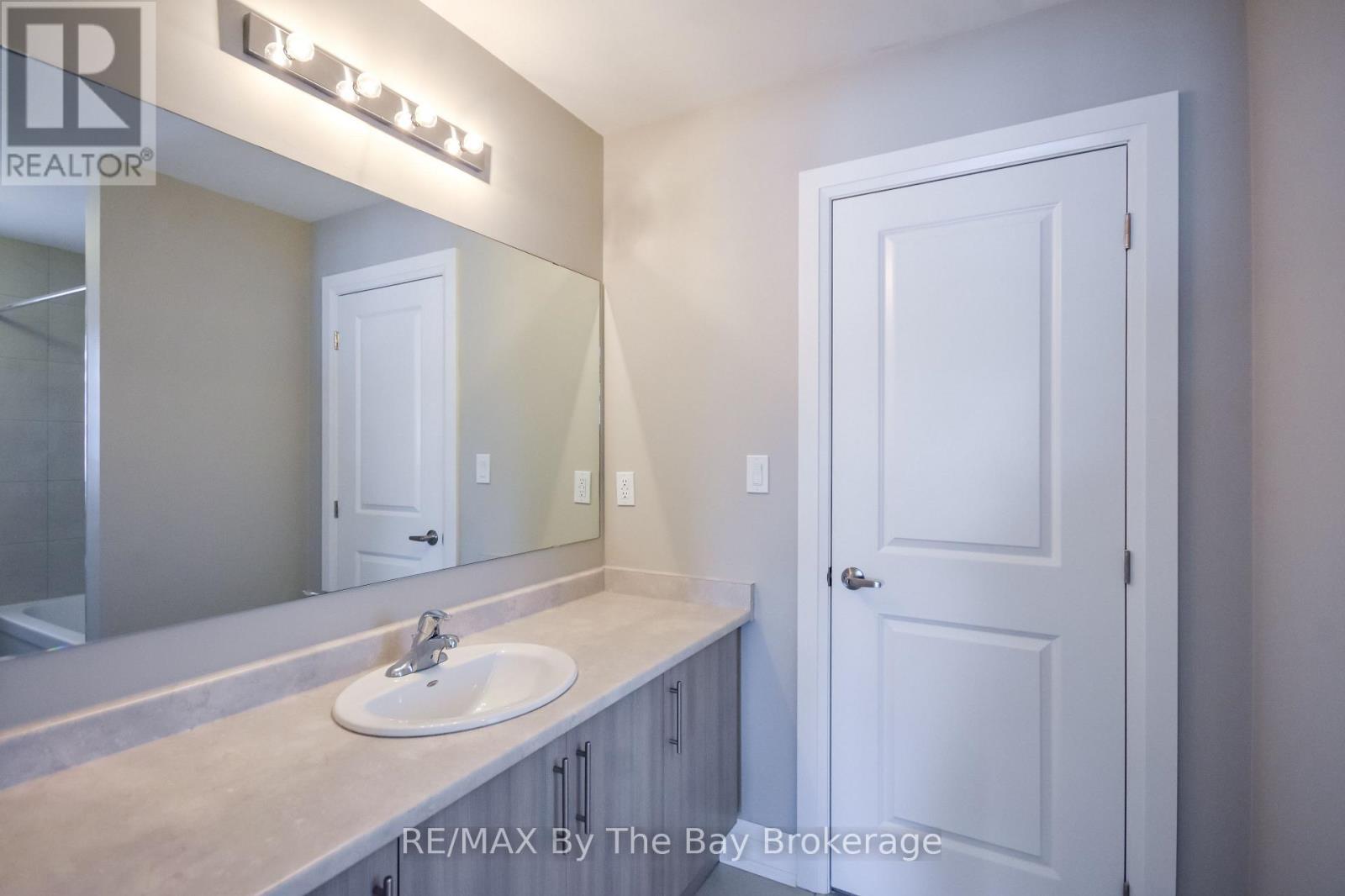 30 Misty Ridge Road, Wasaga Beach, ON - Indoor Photo Showing Bathroom