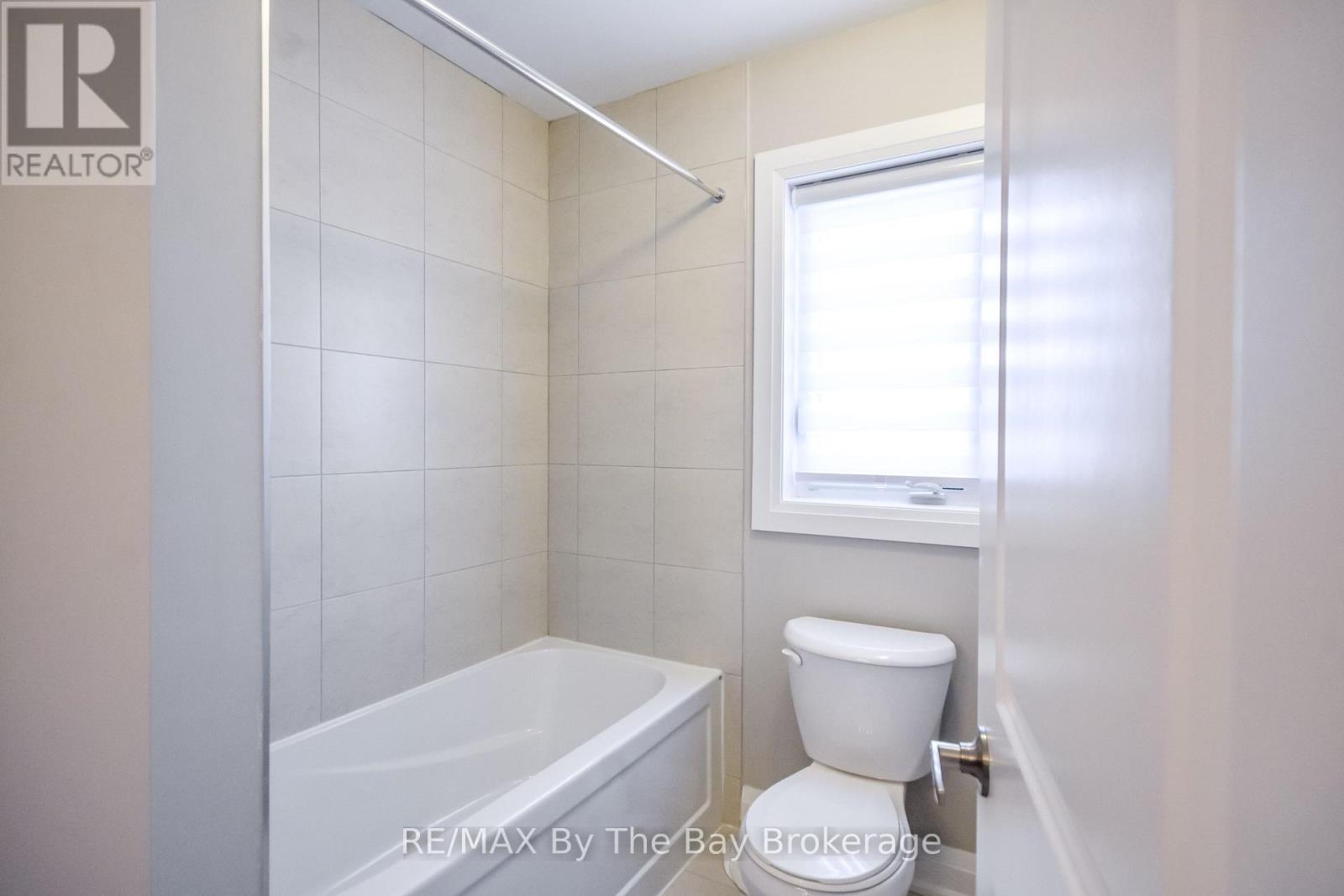 30 Misty Ridge Road, Wasaga Beach, ON - Indoor Photo Showing Bathroom