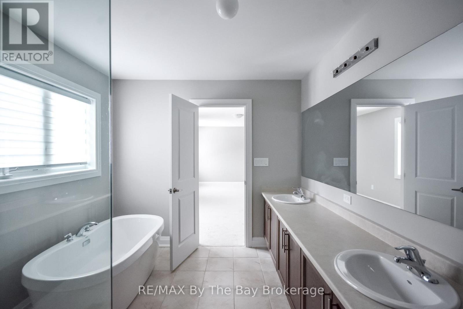 30 Misty Ridge Road, Wasaga Beach, ON - Indoor Photo Showing Bathroom