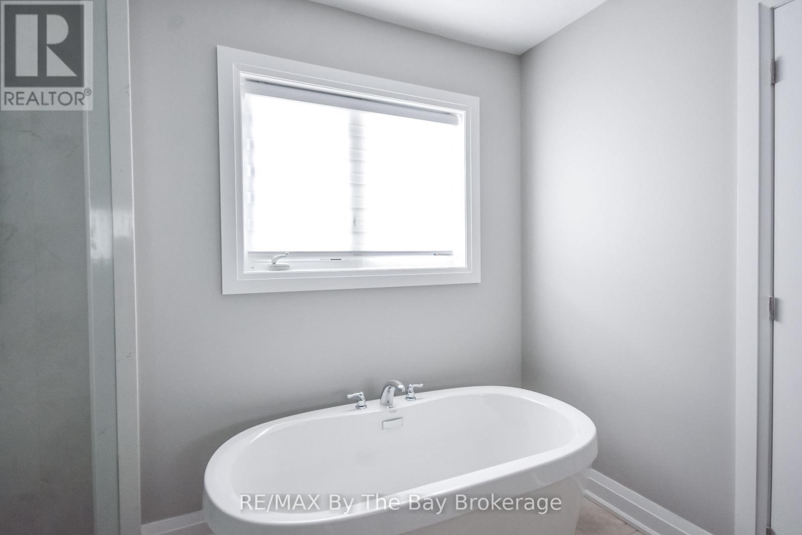 30 Misty Ridge Road, Wasaga Beach, ON - Indoor Photo Showing Bathroom