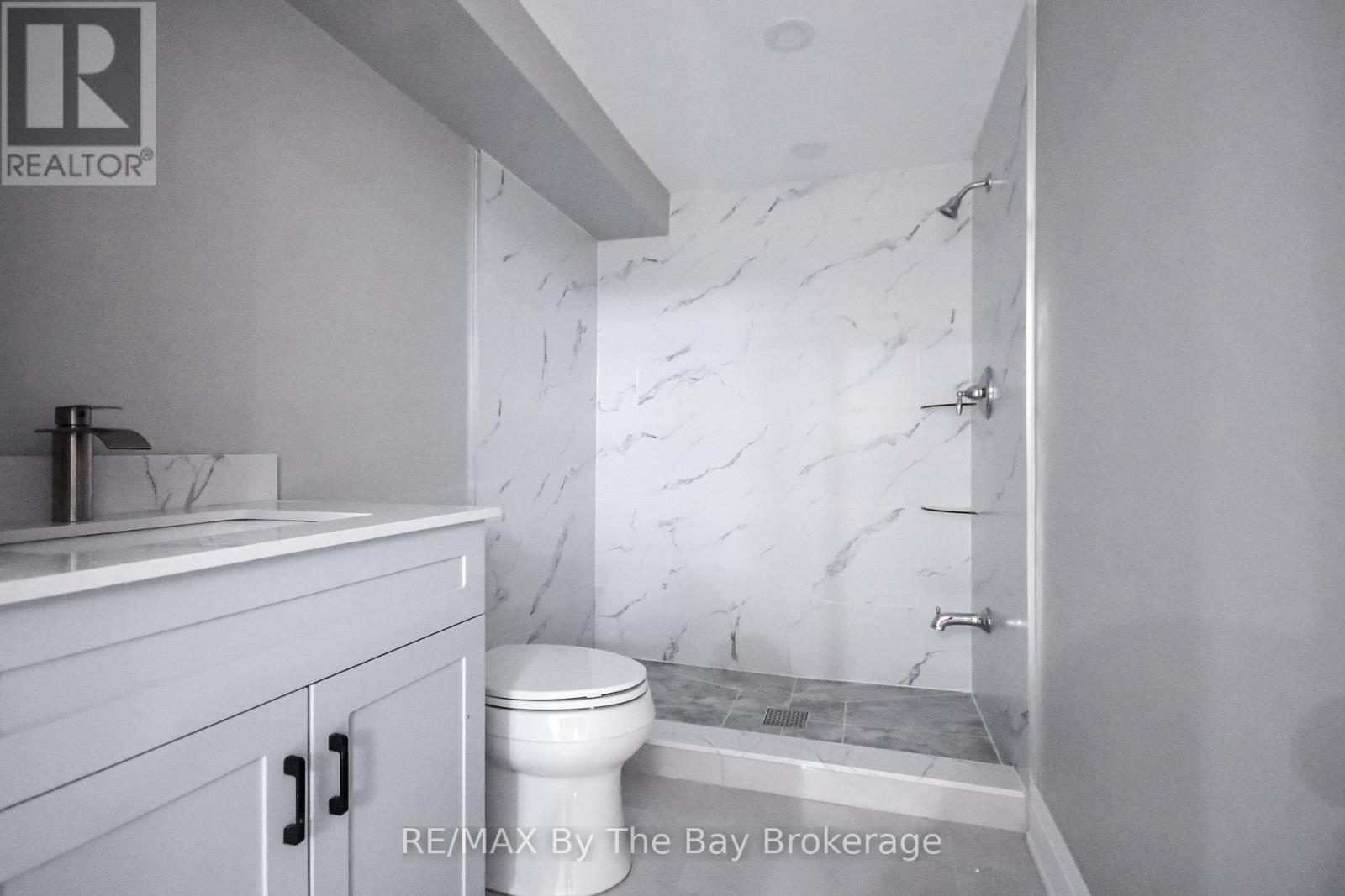 30 Misty Ridge Road, Wasaga Beach, ON - Indoor Photo Showing Bathroom