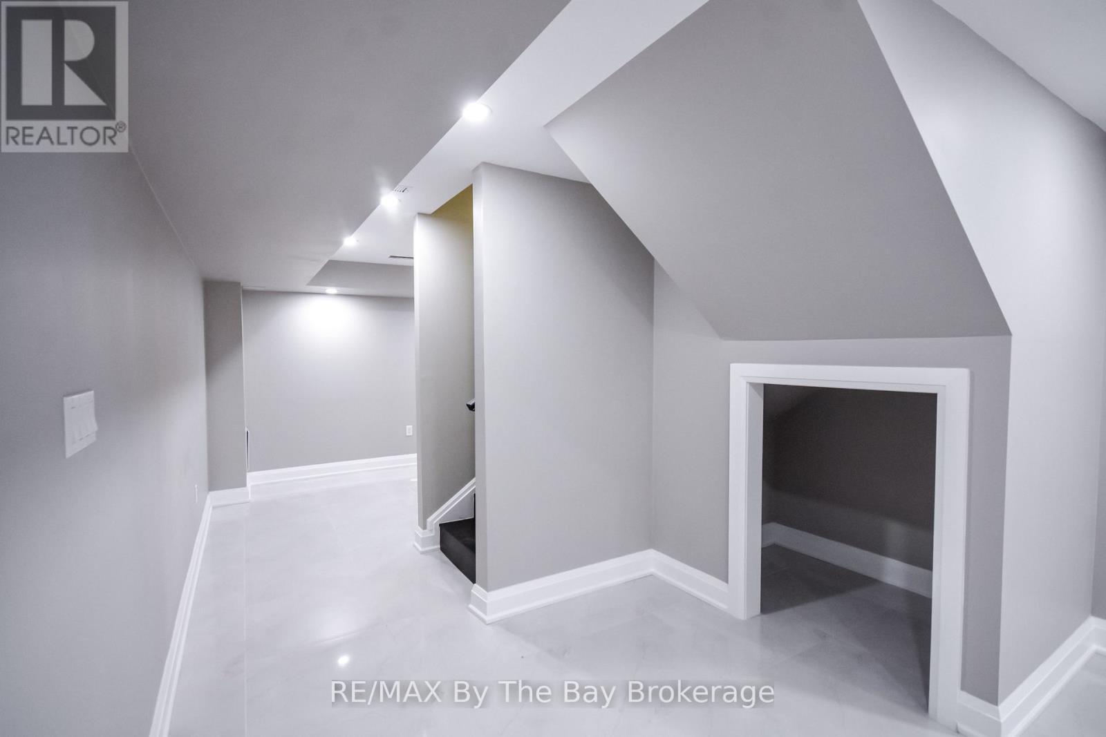 30 Misty Ridge Road, Wasaga Beach, ON - Indoor Photo Showing Other Room